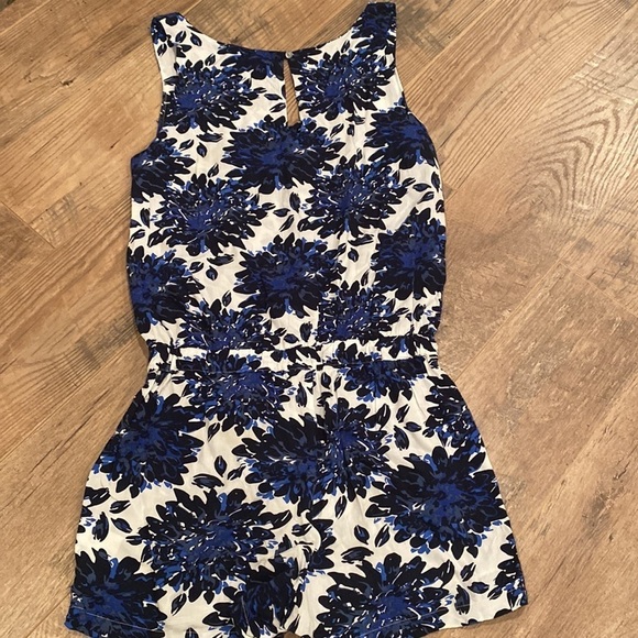 Splendid Women’s Floral Romper Size Medium - Picture 3 of 5